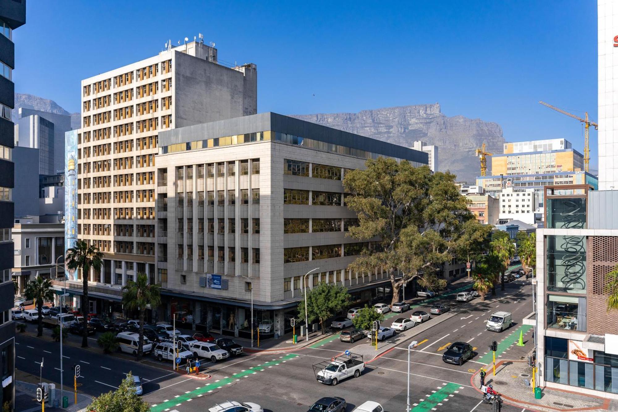 Barracks 414: Centre Aprt With Balcony Cape Town