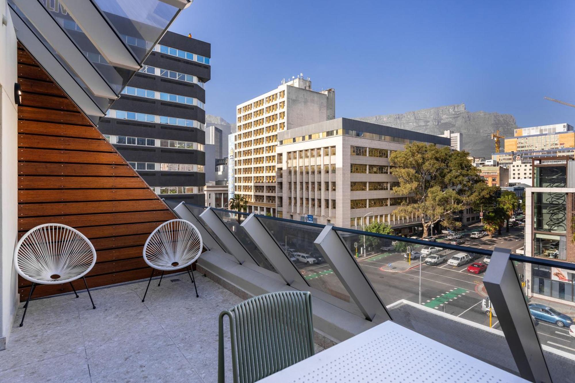 Barracks 414: Centre Aprt With Balcony Apartment Cape Town